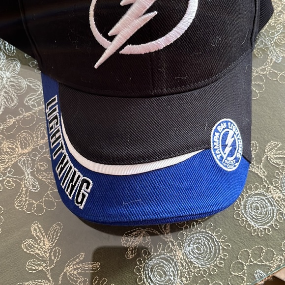 🚀 New condition Tampa Bay Lightning ball cap Fan Favourite Hockey Club hat - Picture 9 of 9